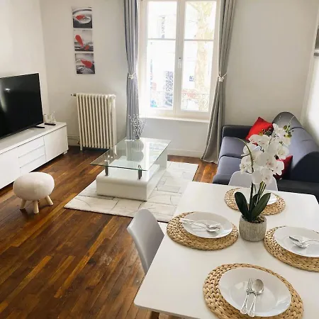 Charming In Center Apartment *